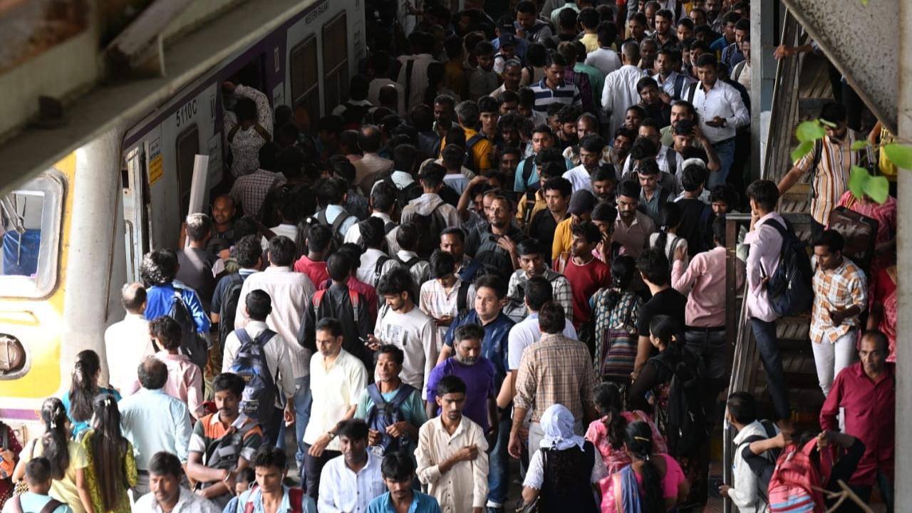 The cancellations caused a ripple effect across the Western line, with Borivali being one of the worst-hit stations during the early morning rush