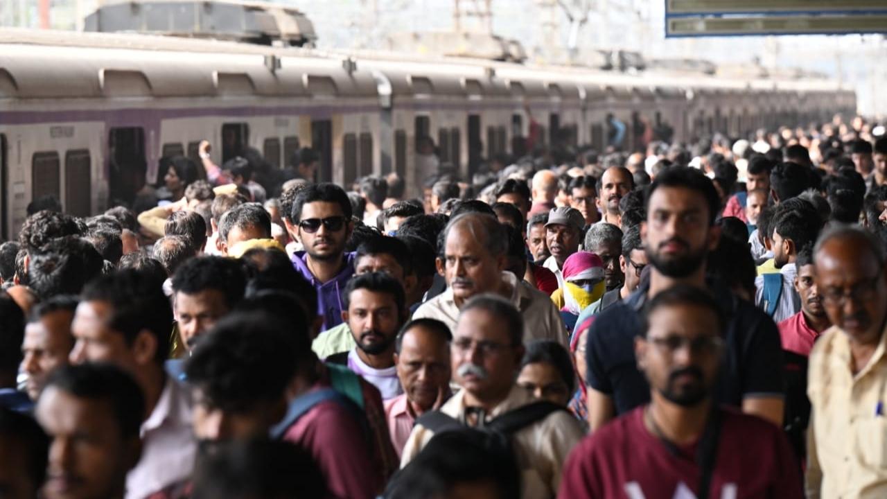 The disruption came in the aftermath of a major night block undertaken by Western Railway between Mahim and Bandra for maintenance work