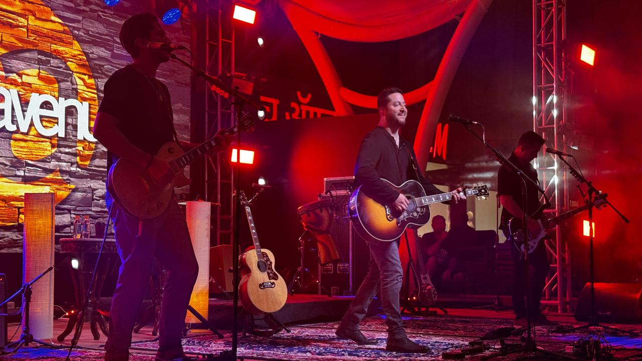 Continuing to sing their most popular covers, they even got the audience to sing along to 'Perfect' by Ed Sheeran, 'A Sky Full of Stars' by Coldplay and even Roy Orbison's famous hit 'Oh, My Love'
