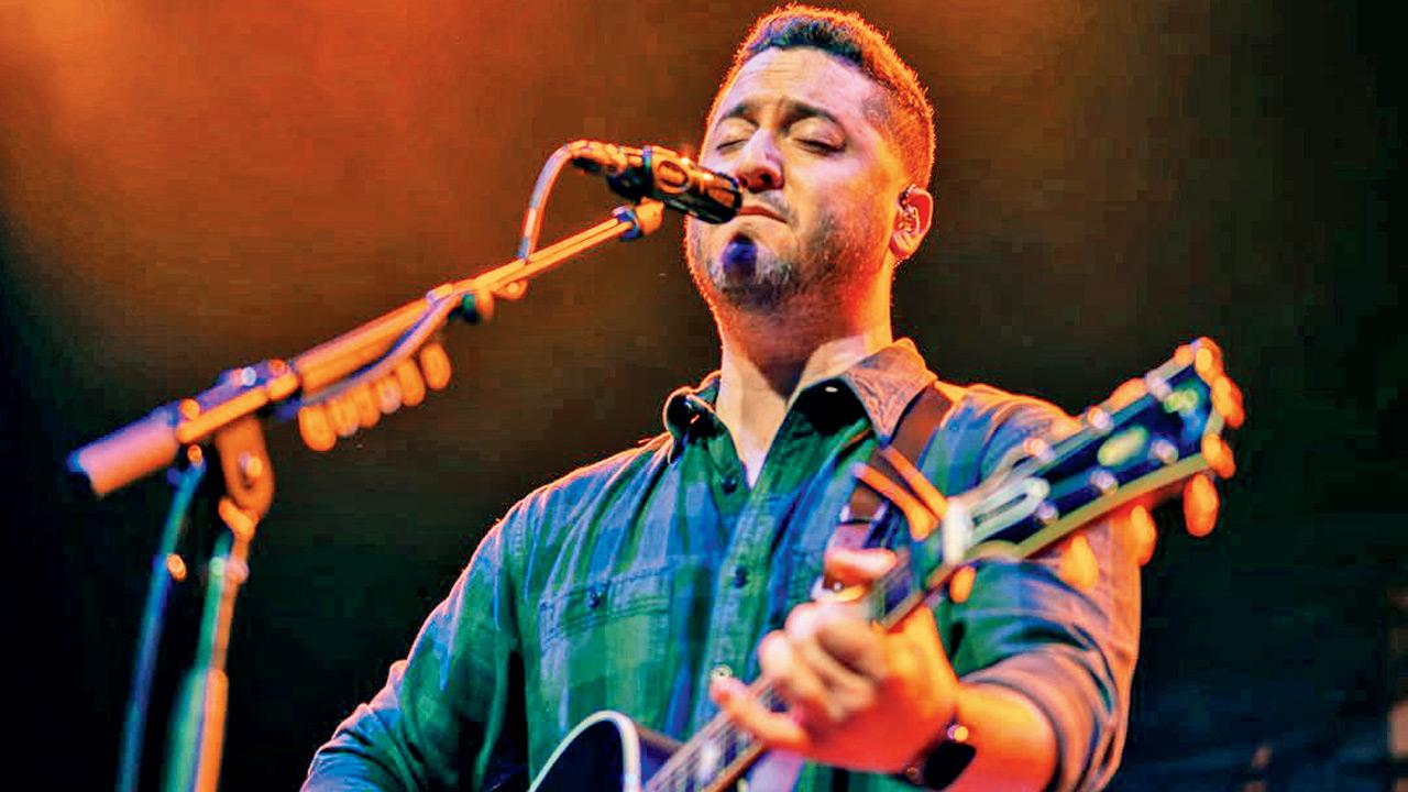 Alejandro Manzano of Boyce Avenue in performance. PIC COURTESY/Fear Nothing Visuals