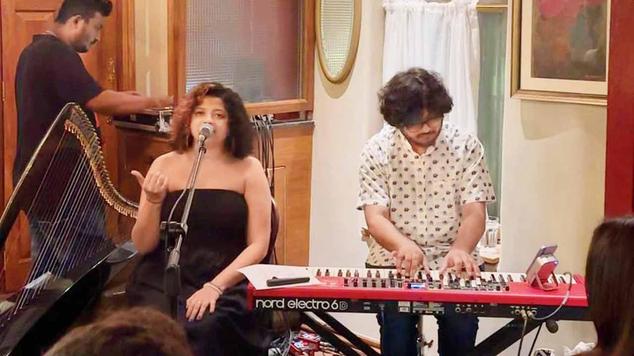 Groovy in Kala Ghoda: Enjoy an evening of live music at this café in Mumbai