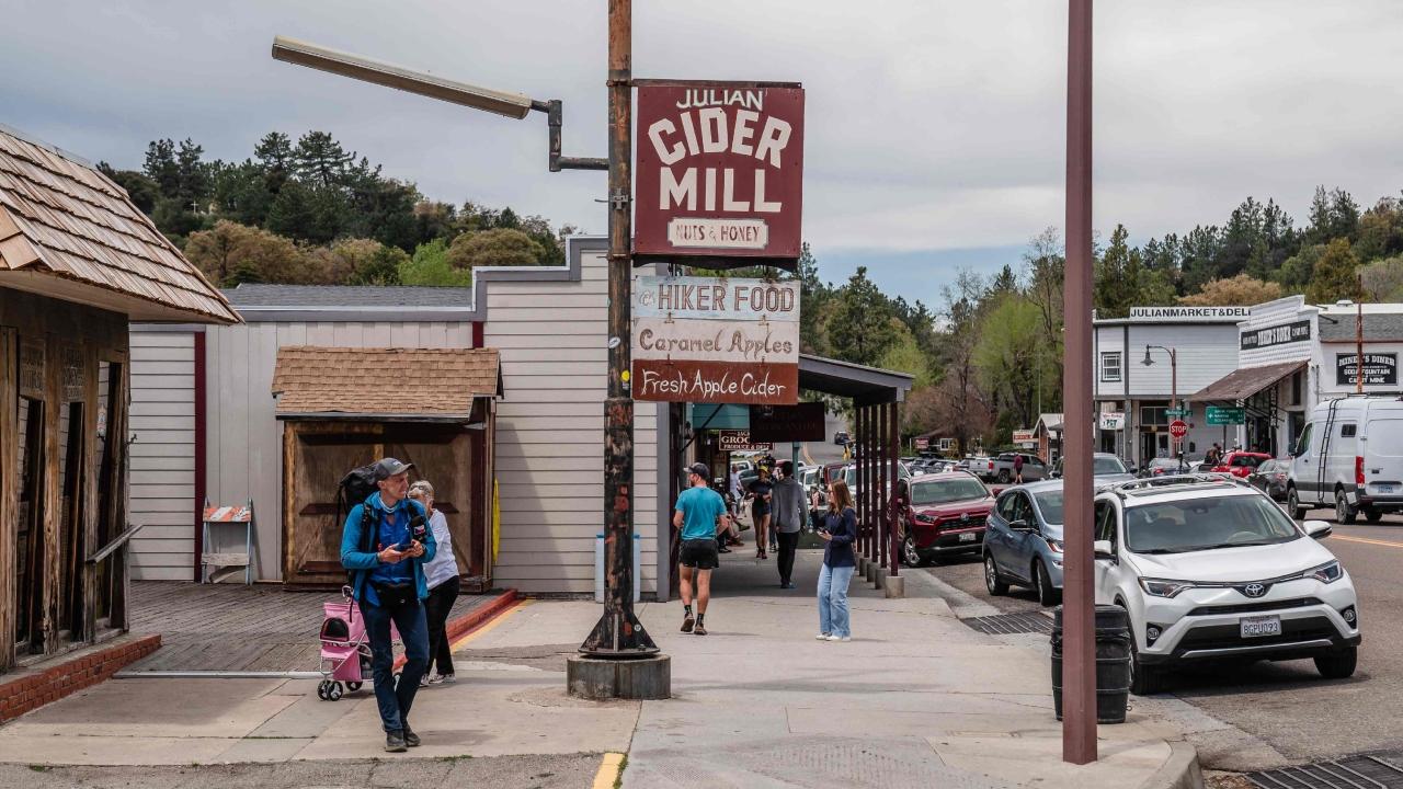 The quake, according to the US Geological Survey, struck at 10.08 am local time, and was centred in San Diego County only 4 kilometres from Julian, a mountain town of about 1,500 people that is known for its apple pie shops