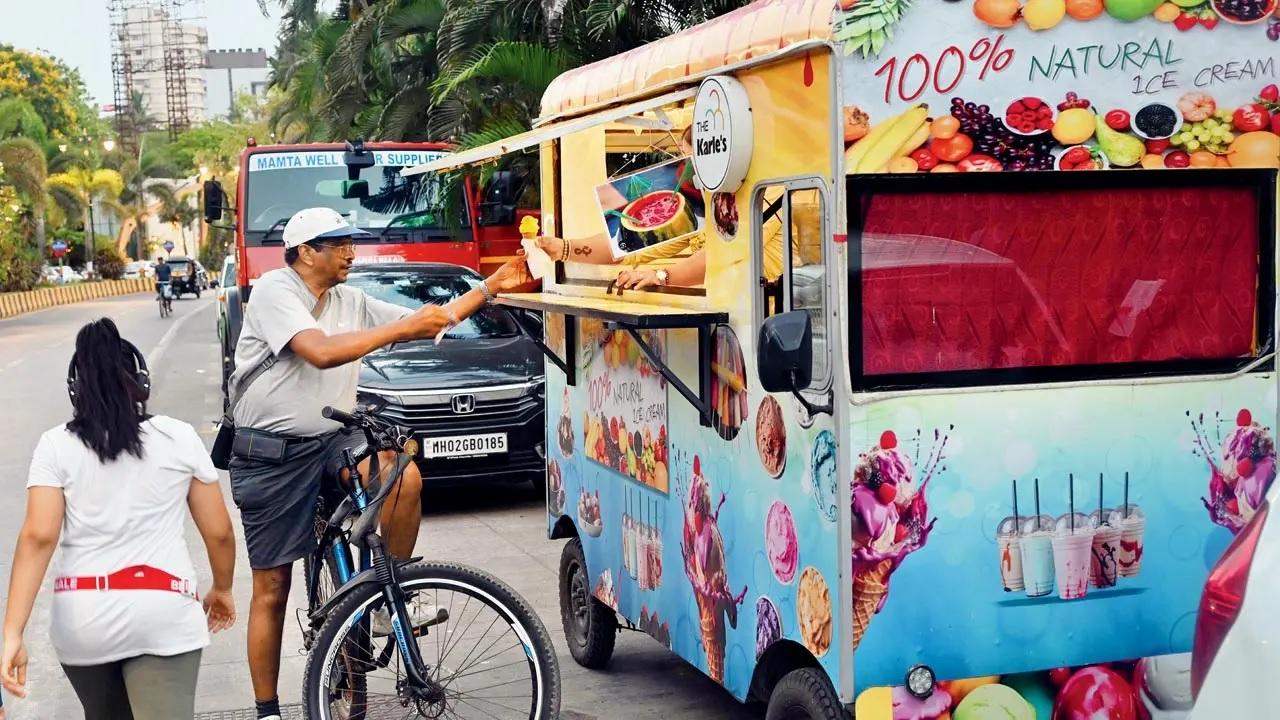 Cool off!  Walk down the strip, and the spot where the mangroves hug the promenade, you will spot a colourful truck parked on the road. Its exteriors scream 100 per cent natural ice cream, and one bite is all you need to know that it’s true. Self-taught ice cream maker Sayali Karle runs The Karle’s ice cream truck, but serves shakes and juices too. You can grab a scoop of vanilla, sitaphal, mango, strawberry, or chocolate ice cream that is homemade, and preservative-free. Flavours like guava chilli, sitaphal, and mango are popular—but not always available, as Karle makes fresh ice-creams with whatever fruit is available in that season. Karle’s scoops have that unimitable homemade touch that you can’t get enough of. The Karle’s has been parked at Carter Road for a year now, and is gradually gaining a following
Time: 7 – 9 pmPrice: Rs 60 onwardsContact: 8419927907
