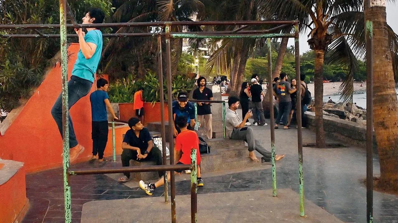 Squeeze in a workoutThe kids have their jungle gym, the adults have an open-air one, too, located right across Starbucks in the little seating area. You can look at the sun rise or set as you work up a sweat—no excuses here, it’s free, breezy, and better than an enclosed studio. Regulars swear by the view, and you will spot early risers doing pull-ups and sunset joggers squeezing in a quick stretch. Even if you are not in the mood to monkey around on some bars, you could use the stepper. If there is a crowd or a queue, squat or get an ab workout in the meantime, as there is ample room to exercise with a view
Time: Open 24 hours