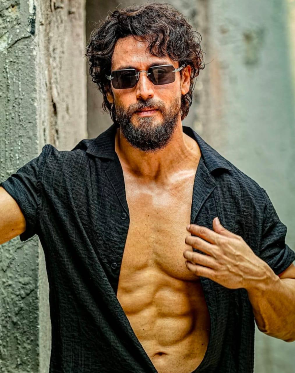 When it comes to fitness, Tiger Shroff is in a league of his own. A fitness icon, Tiger follows a disciplined and well-balanced lifestyle. His love for Parkour—a high-energy movement discipline that requires agility, flexibility, and strength—keeps him in top shape
