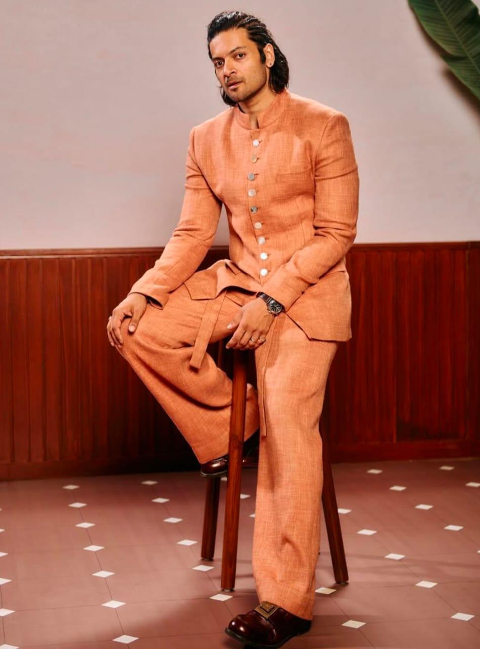 Ali Fazal is one of Bollywood’s fittest actors, known for his commitment to physical fitness. He took up Jiu-Jitsu and a rigorous training regimen while preparing for ‘Mirzapur’ and has continued ever since