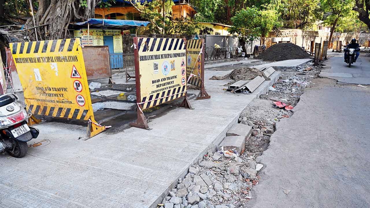 Barricades and signage missing on the Manmala Tank Road in Mahim
