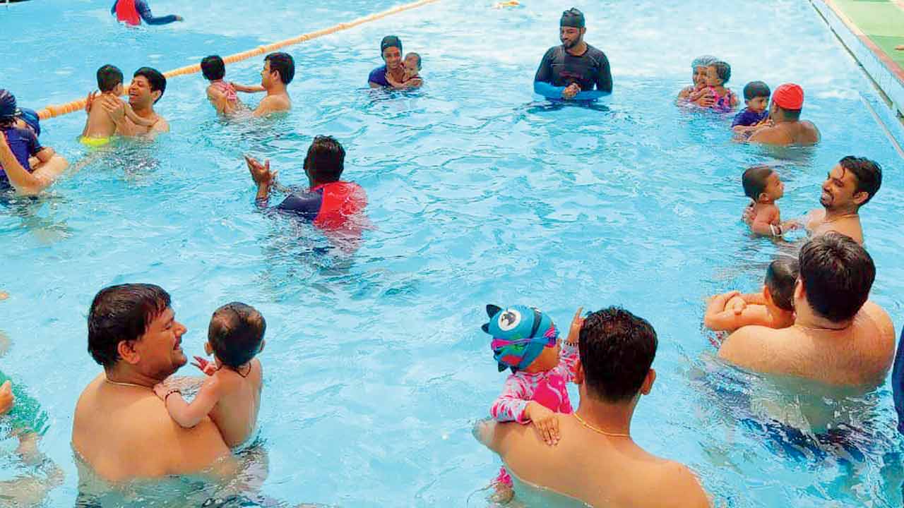 A toddlers’ swimming session in Sanpada. PIC OURTESY/MICHAELPHEPLSSWIMMING ON INSTAGRAM
