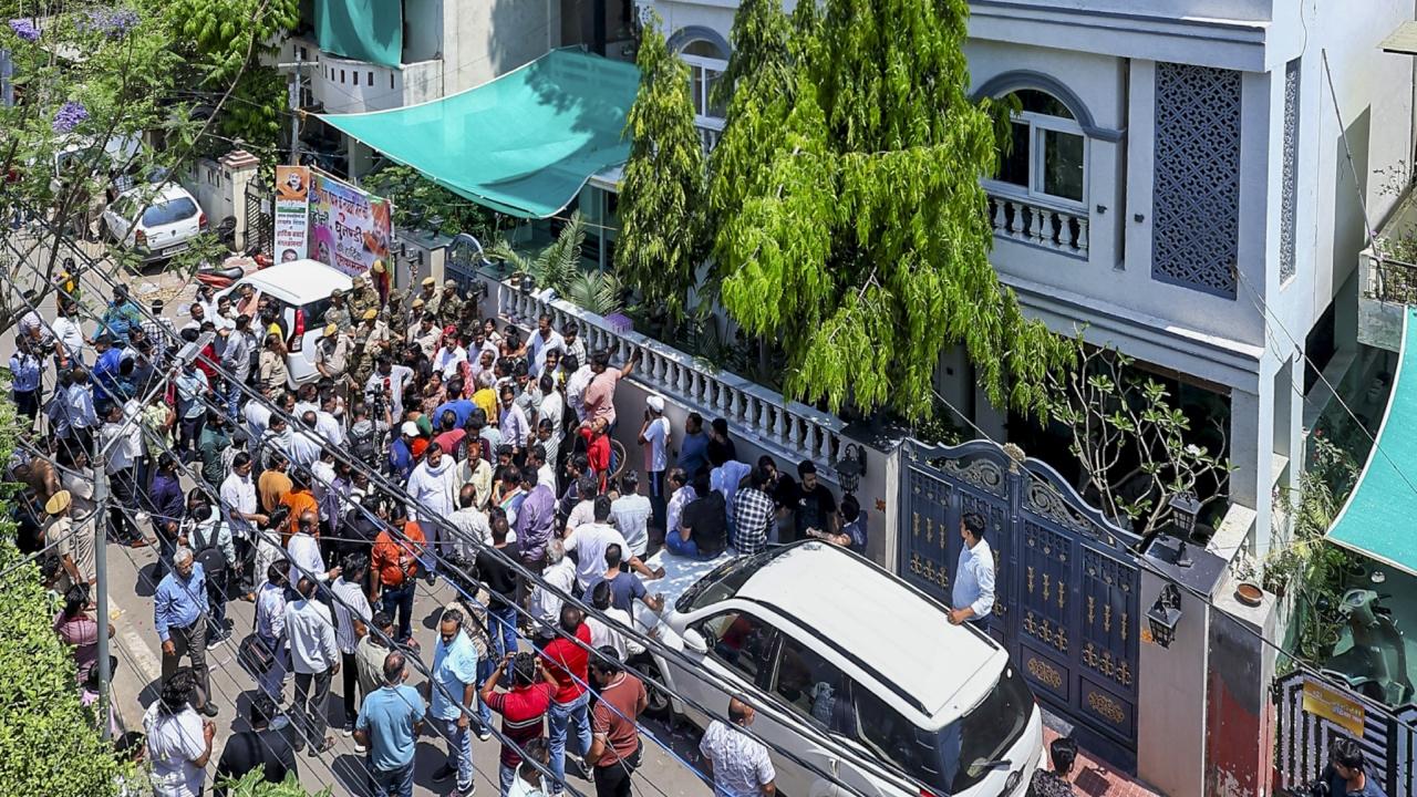 A security team of the CRPF has also been deployed with the ED teams at both the locations linked to the politicians