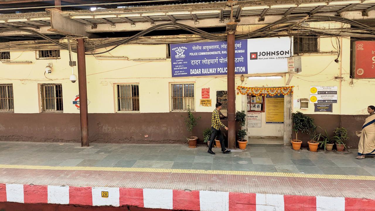 Mumbai: GRP accuses CR of ignoring pleas to hand over building at Dadar station