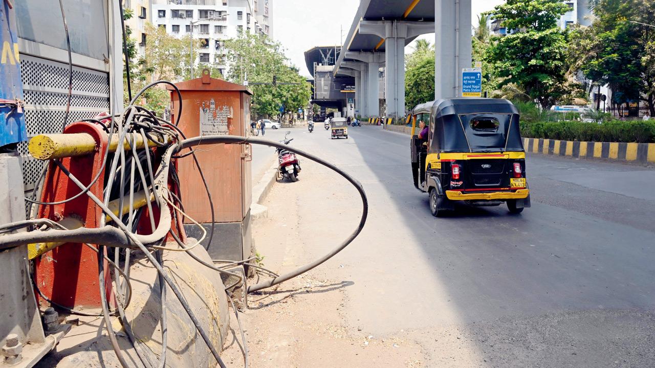 The cable hangs on the end of the bridge at Anand Nagar