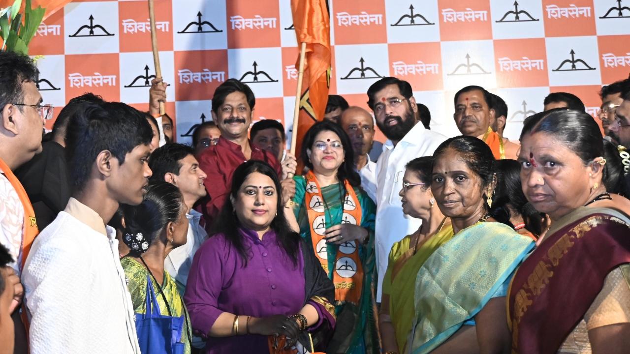 Apart from Dalvi, several Sena (UBT) functionaries from Mumbai, including from frontal organisations, joined the Shinde-led Shiv Sena, the development coming ahead of the crucial Brihanmumbai Municipal Corporation (BMC) polls