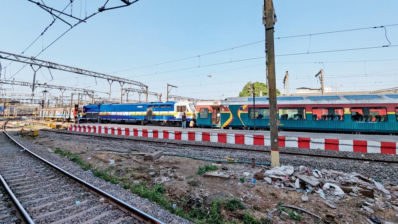 Iconic Deccan Queen runs on diesel, stirring nostalgic concerns
