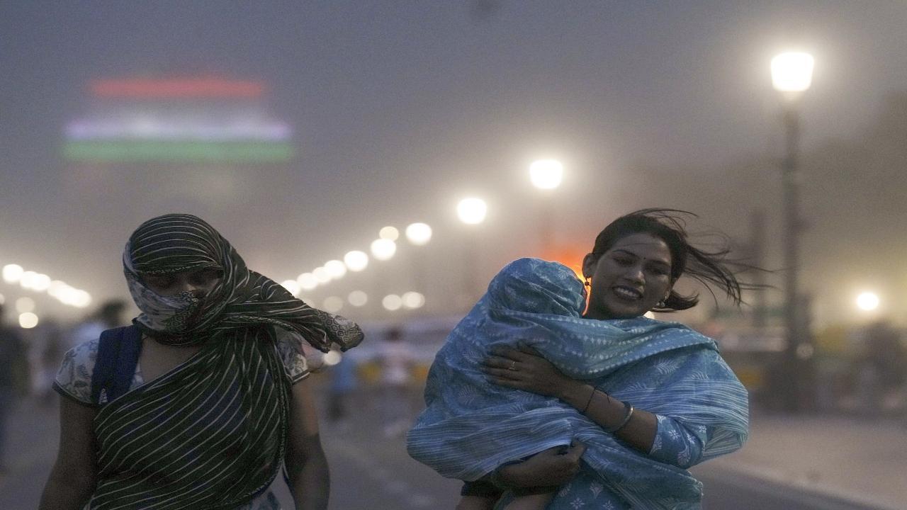 Gusty winds bring relief from heat in Delhi, UP; 61 dead in Bihar from lightning
