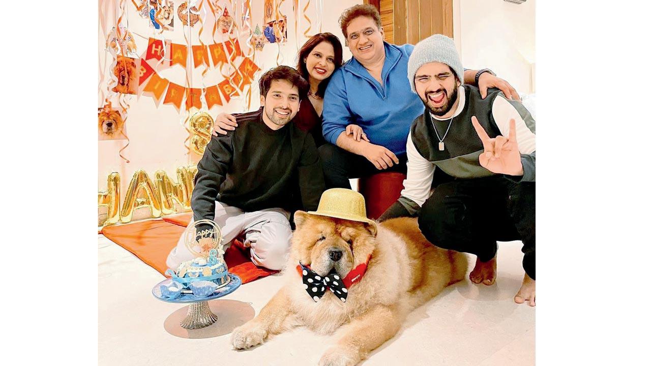 (From right to left) Amaal Mallik with his father Daboo Malik, mother Jyothi and younger brother Armaan in happier times. Pic/Instagram @ArmaanMalllik