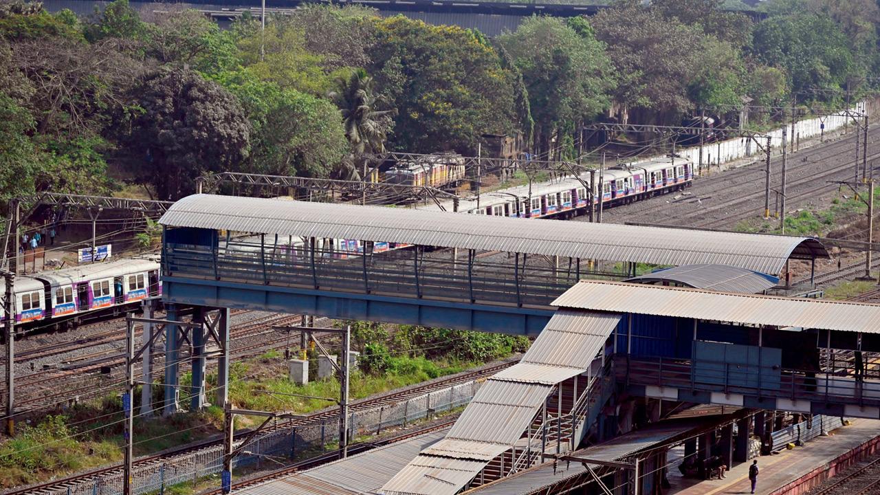 With the road bridge closing, this incomplete foot overbridge remains suspended mid-air. Pics/Ashish Raje