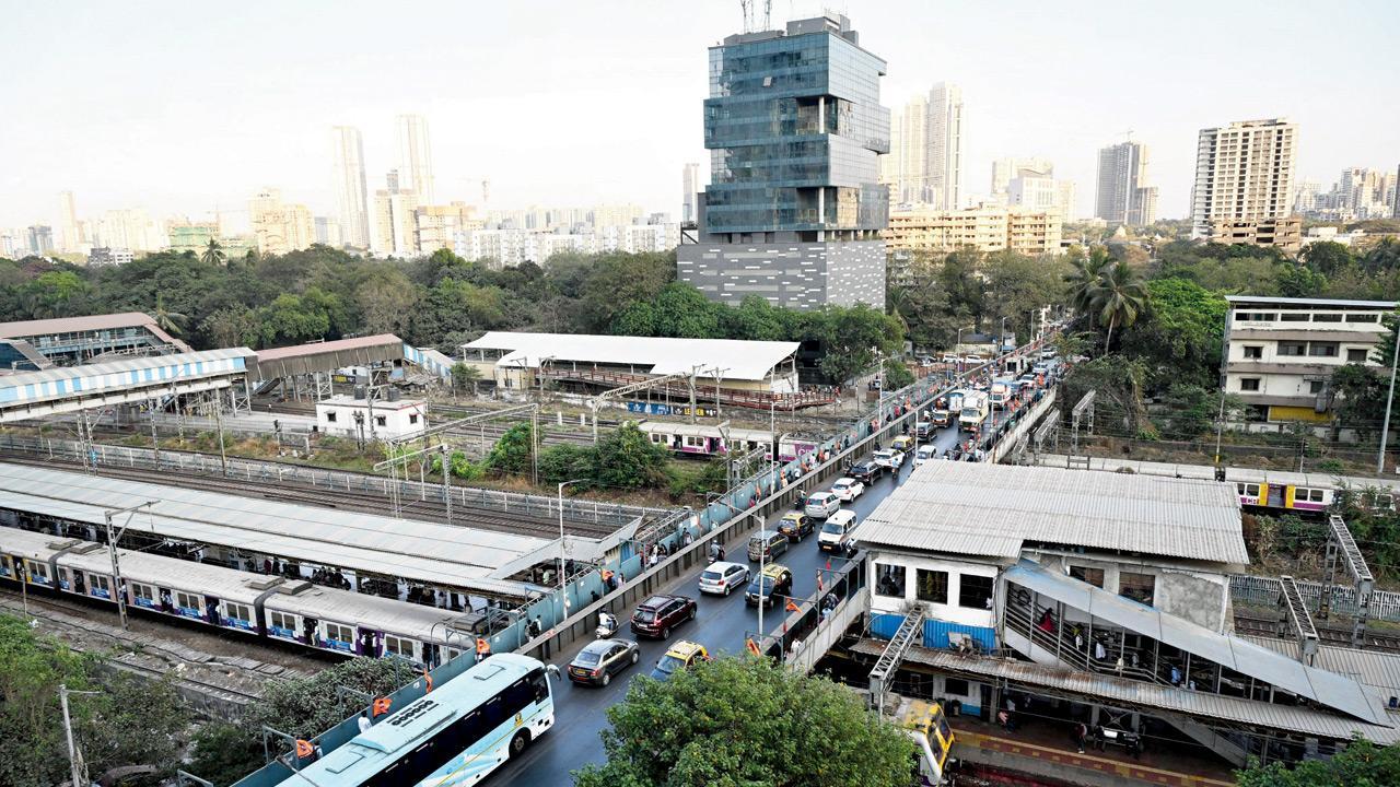Traffic cops issue advisory regarding Elphinstone bridge closure from Apr 10