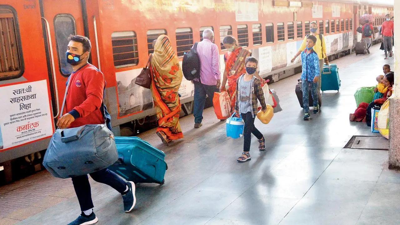  Mumbai Division of Indian Railways launches 'Porter on call' service