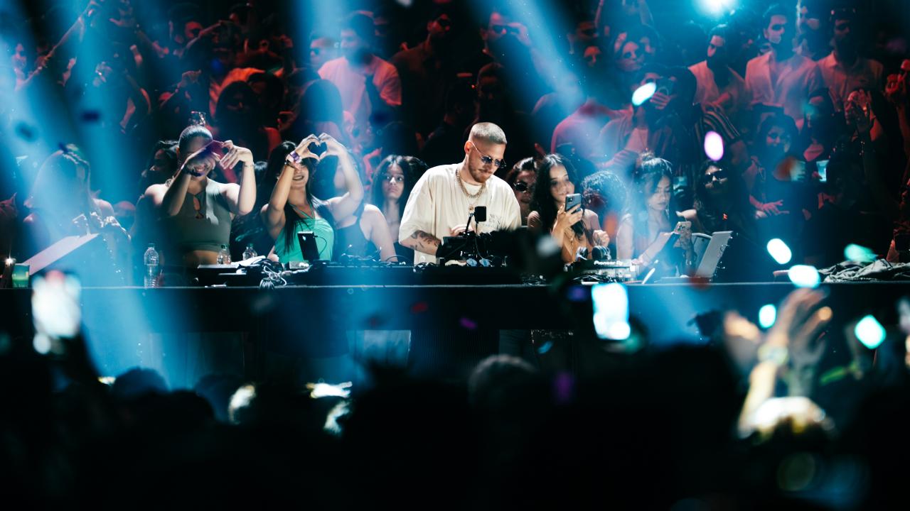 The DJ also played his 2024 single ‘I Adore You’, which as a collaboration with German DJ Topic and Iranian-Swedish singer Arash, and that got the audience even more excited