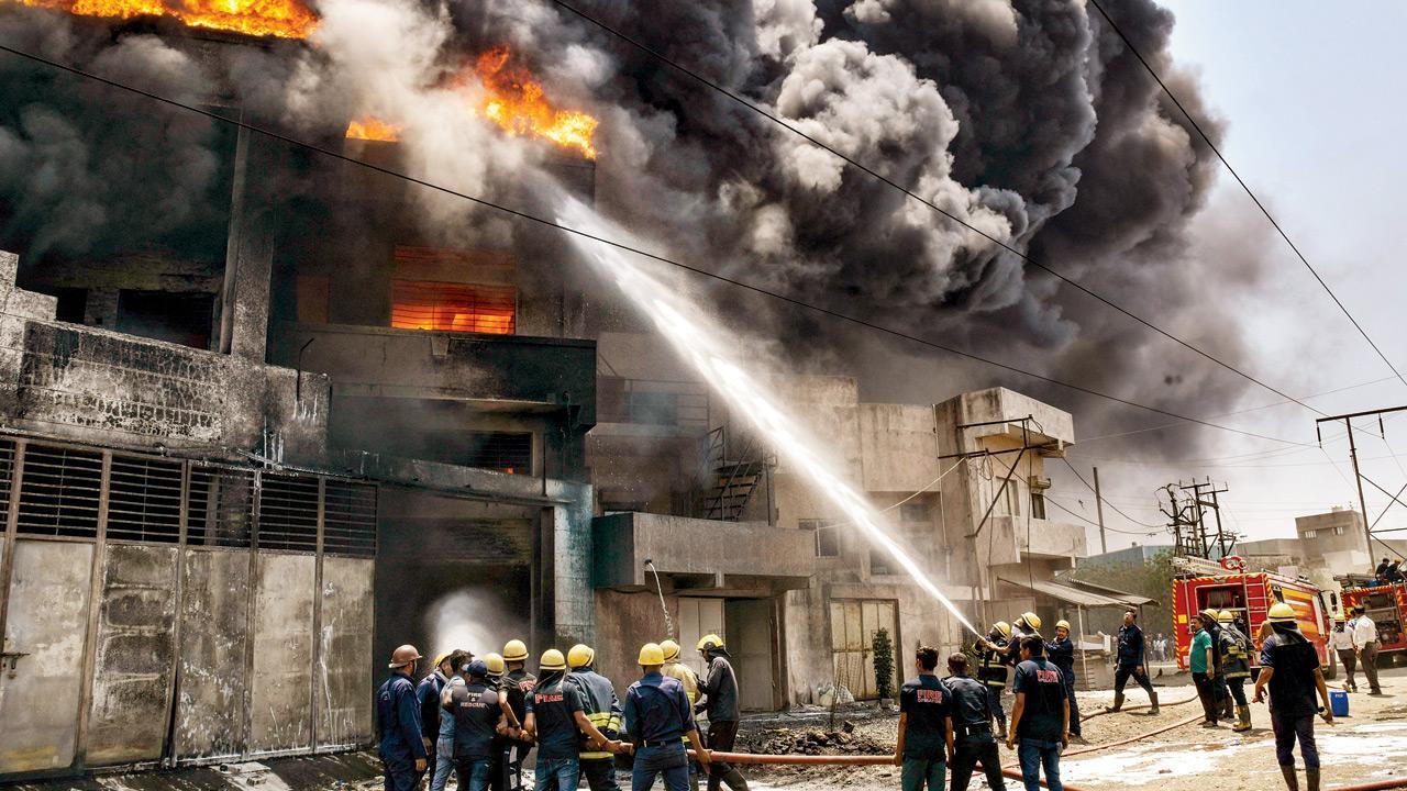 Blast at firecracker factory in Gujarat town leaves 18 dead
