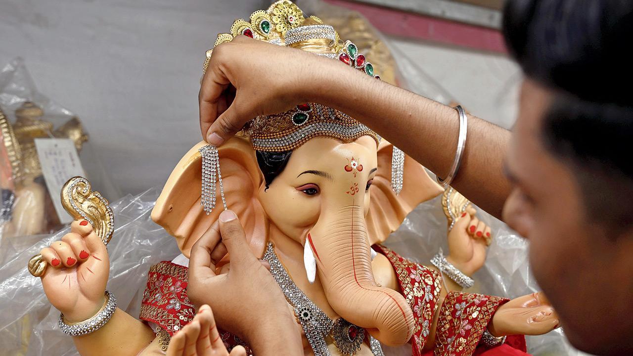 Maharashtra: PoP idols banned, BMC to write to makers in Raigad