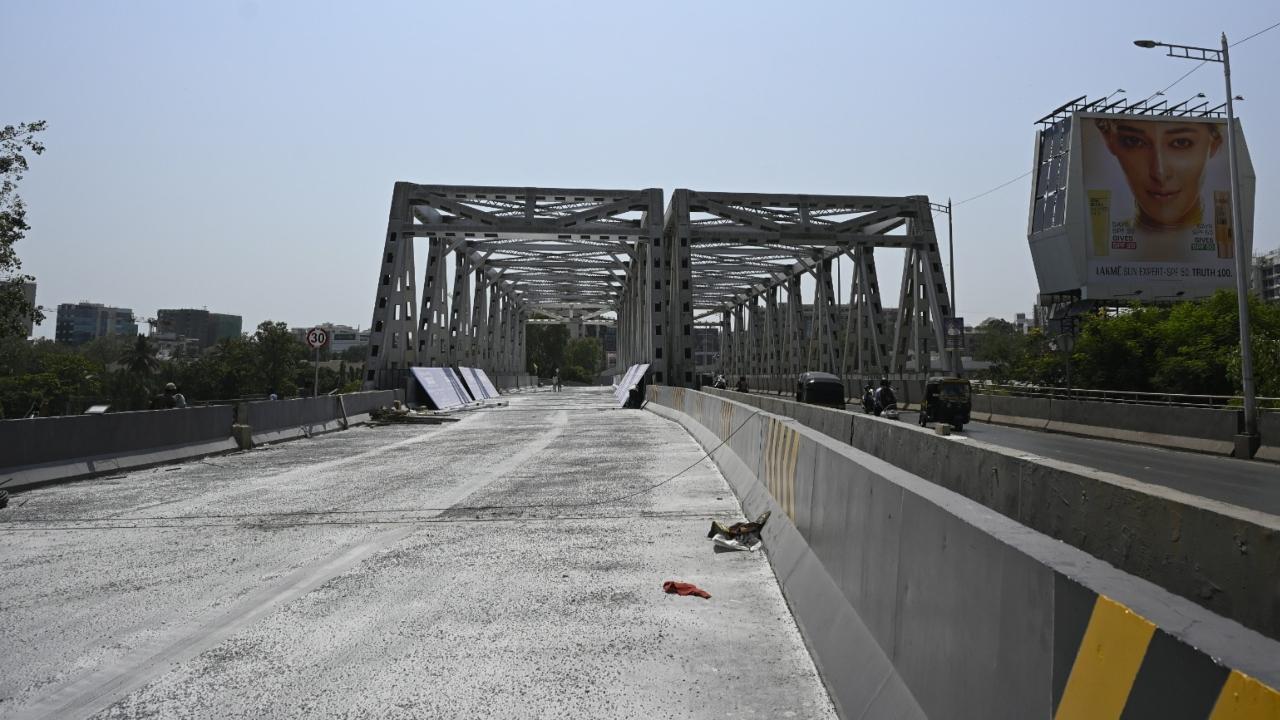 Additional Municipal Commissioner Abhijit Bangar visited the Gokhale bridge site on Friday. Bangar stated the bridge would be opened after a green signal from the traffic police