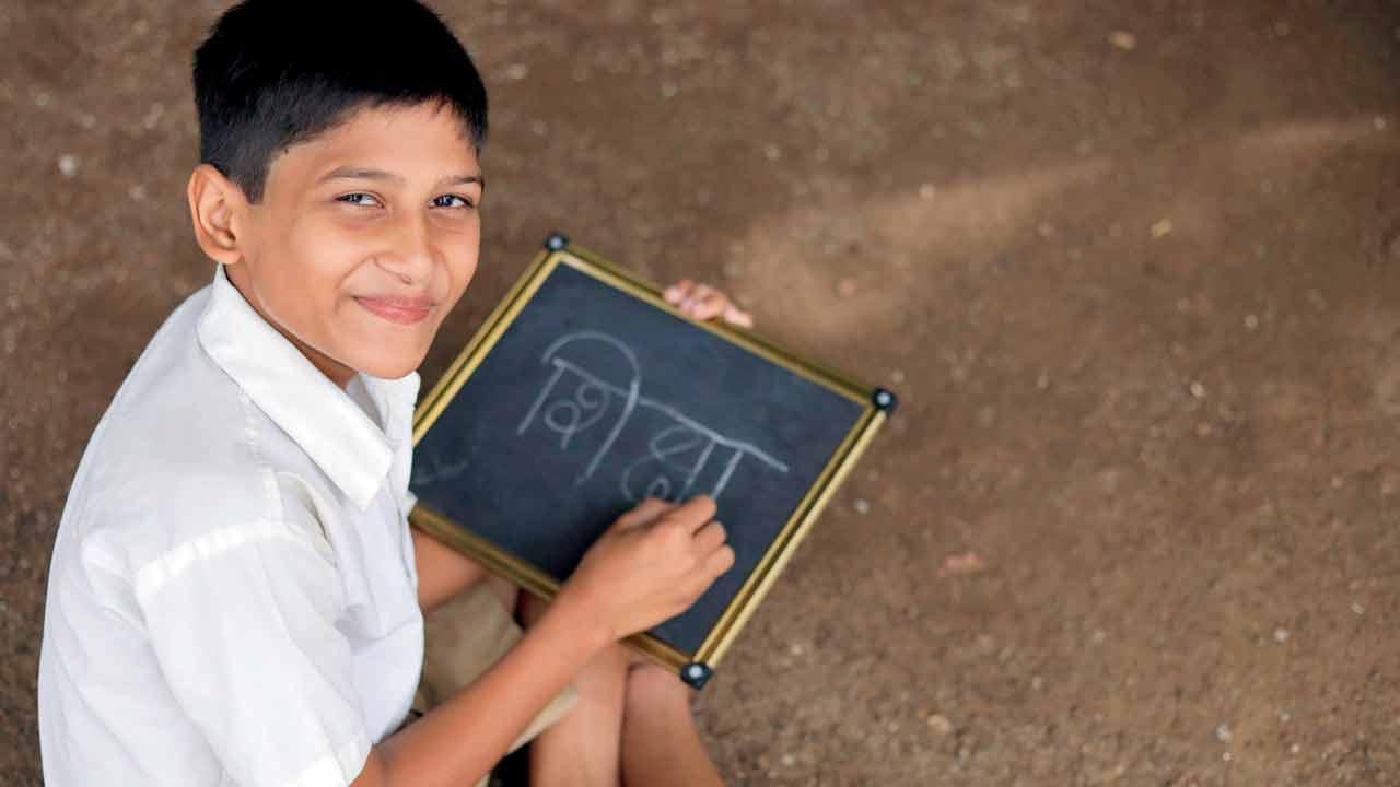 Maharashtra govt stays order to make Hindi mandatory in school