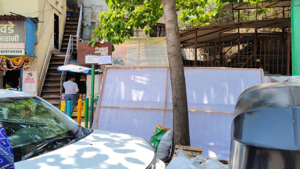 The civic corporation said that 665 unauthorised posters and banners were taken down within a single day from its jurisdiction under the drive, which was carried out under the instructions of Municipal Commissioner Saurabh Rao