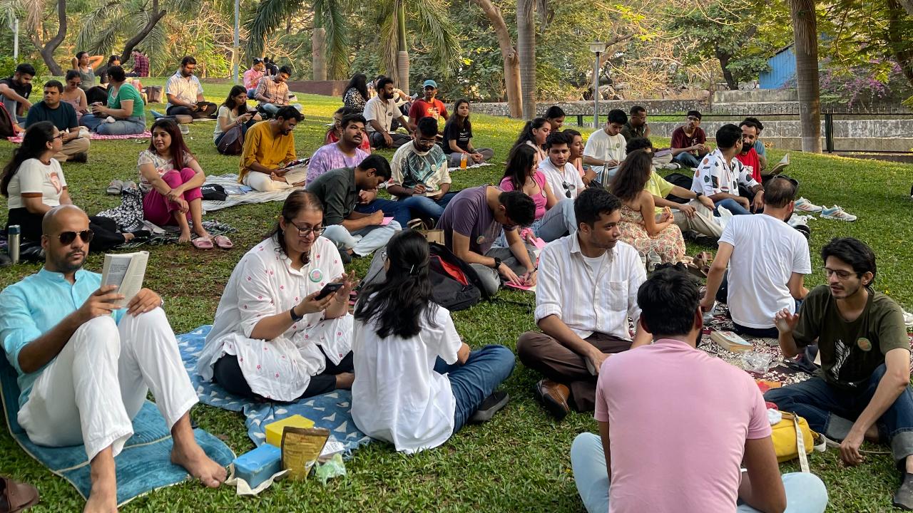 Along the way, they have not only completed so many sessions sitting at Kaifi Azmi Park in Juhu every Saturday from 5 pm - 7 pm inviting readers from all over to join them. While there are people who come from Powai and Navi Mumbai, she says Juhu makes for the ideal central location in the city, and held at the right time, allowing people to engage, and then relax on Sundays at home