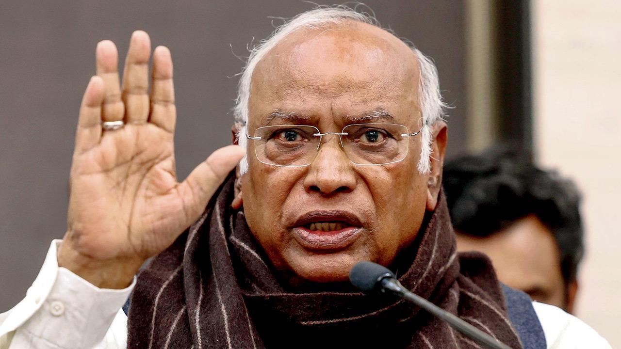 Nitish Kumar switches sides for kursi, says Mallikarjun Kharge