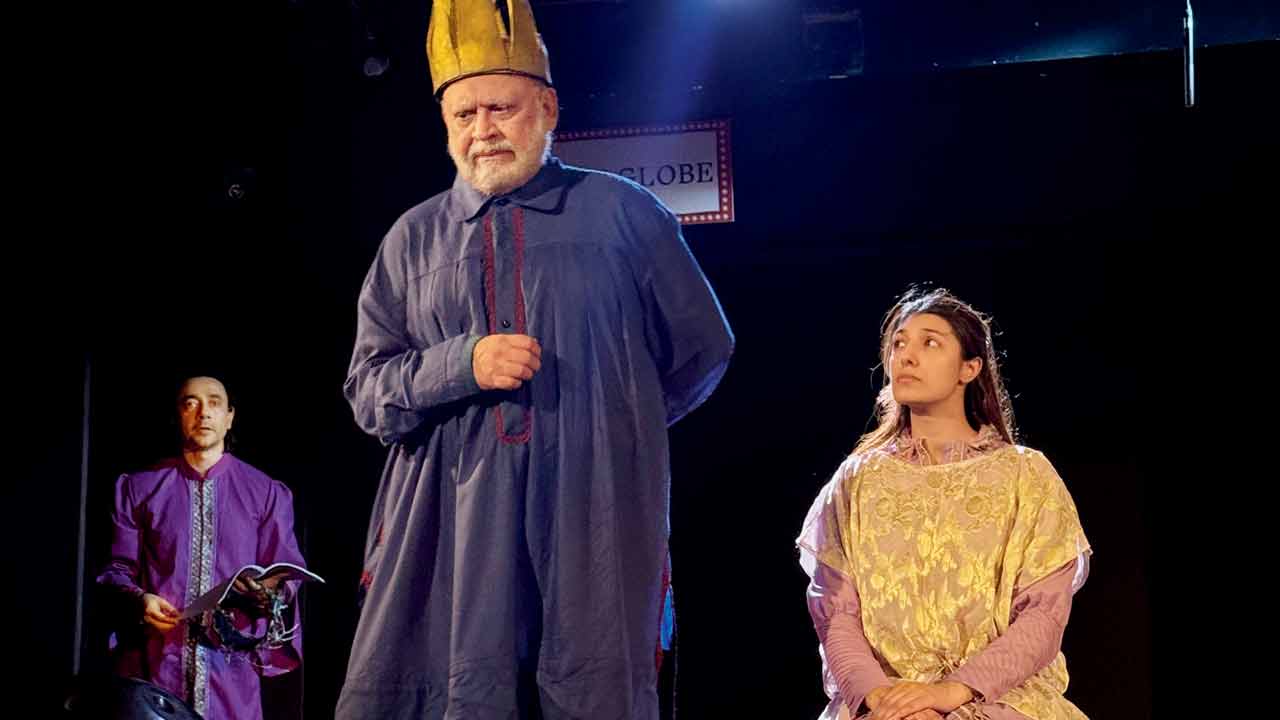 Khurana with Mantra (left) and Garima Yajnik (right) on stage