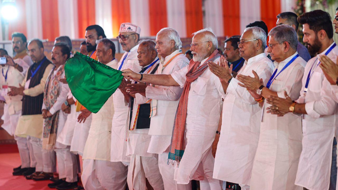 The prime minister will distribute benefits of around Rs 930 crore under the community investment fund to over 2 lakh SHGs from Bihar under Deendayal Antyodaya Yojana - National Rural Livelihoods Mission (DAY- NRLM)