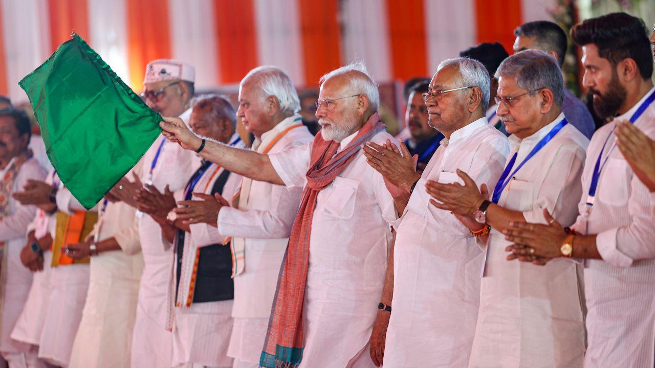 PM Modi also handed over sanction letters to 15 lakh new beneficiaries of PMAY-Gramin and released instalments to 10 lakh PMAY-G beneficiaries from across the country. Some beneficiaries will also be given the keys to their new homes to mark the Grih Pravesh of 1 lakh PMAY-G and 54,000 PMAY-U houses in Bihar