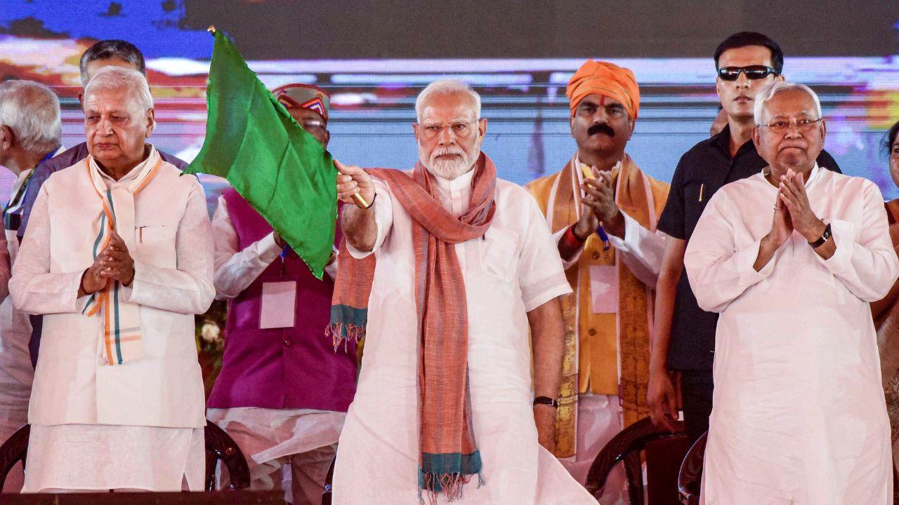 The prime minister laid the foundation stone of an LPG bottling plant with a rail unloading facility at Hathua in Gopalganj District of Bihar worth around Rs 340 crore, which will help in streamlining the supply chain and improving the efficiency of bulk LPG transportation