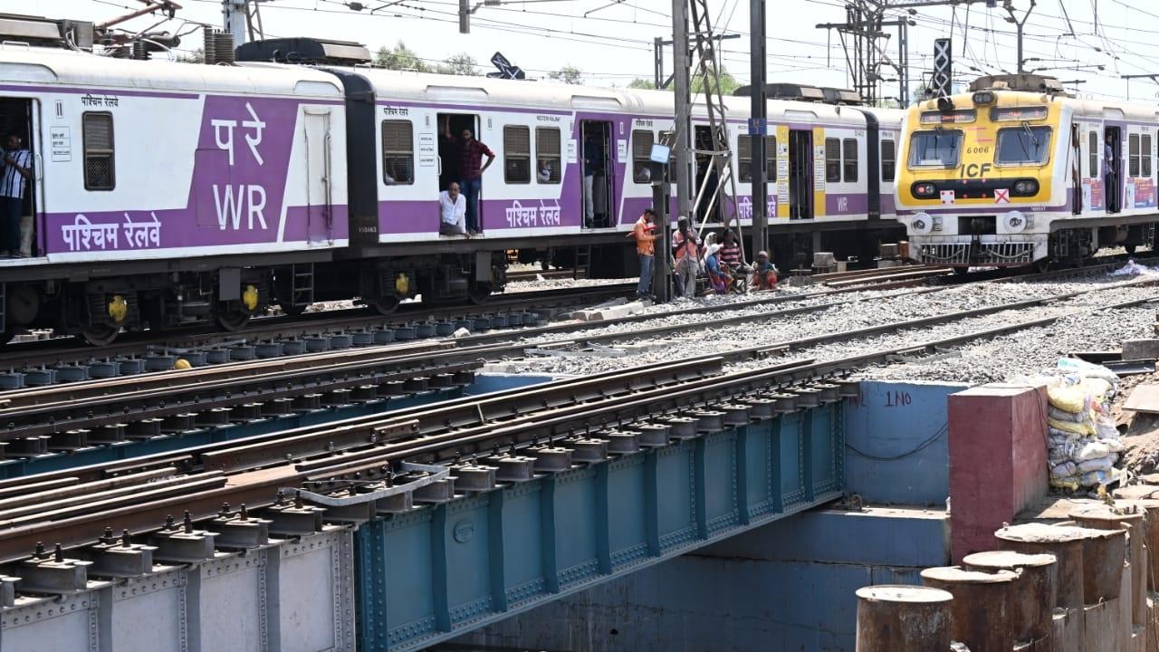 All Slow services departing Churchgate after 22:23 hrs to 23:58 hrs on Friday, will run on Fast Line between Mumbai Central & Santacruz and hence will not halt at Mahalaxmi, Lower Parel, Prabhadevi, Matunga Road, Mahim and Khar Road stations