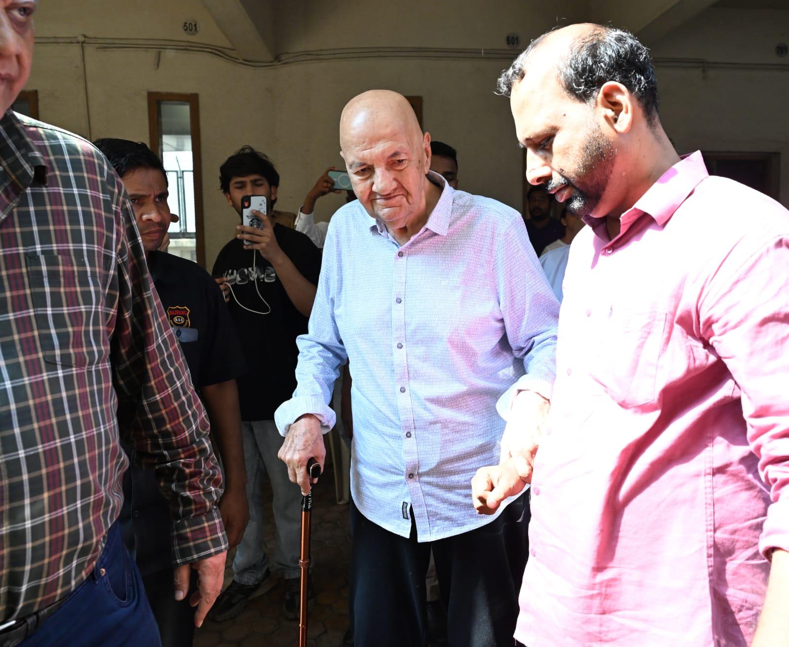 Prem Chopra was also clicked outside Manoj Kumar's residence after the veteran actor's demise