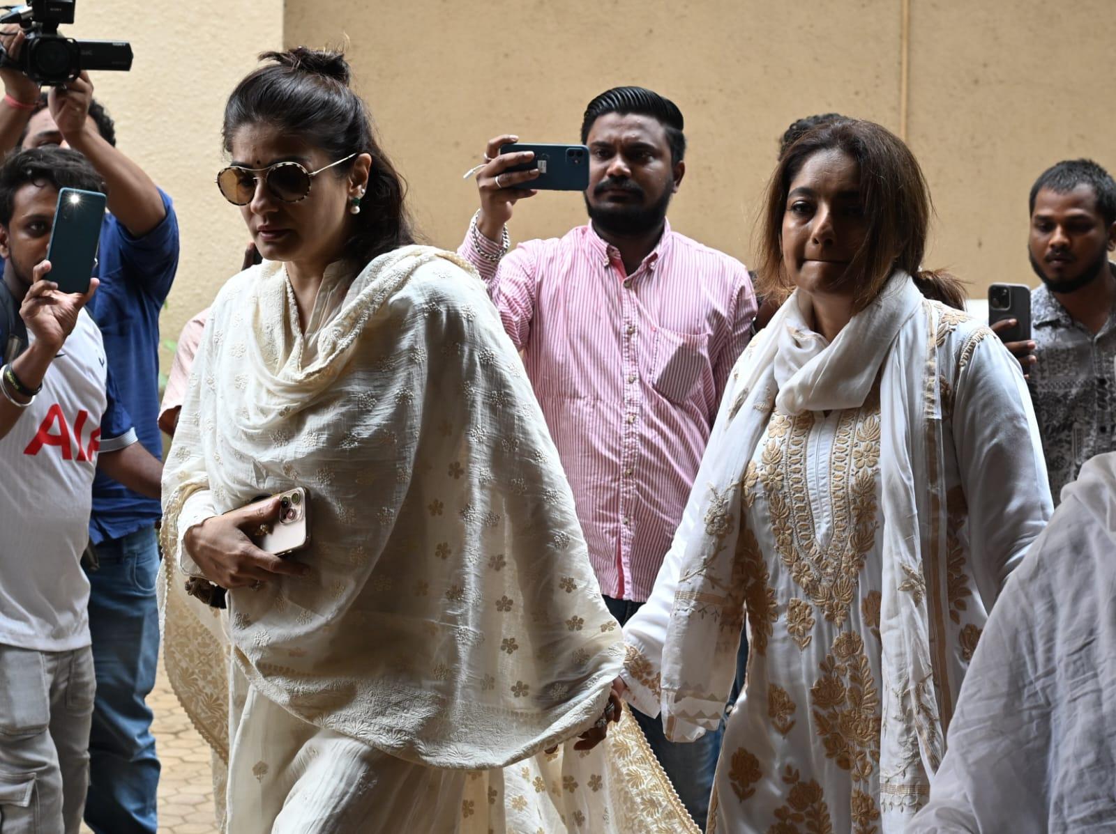 Raveena Tandon was among the first celebrities who reached soon after the veteran actor's demise