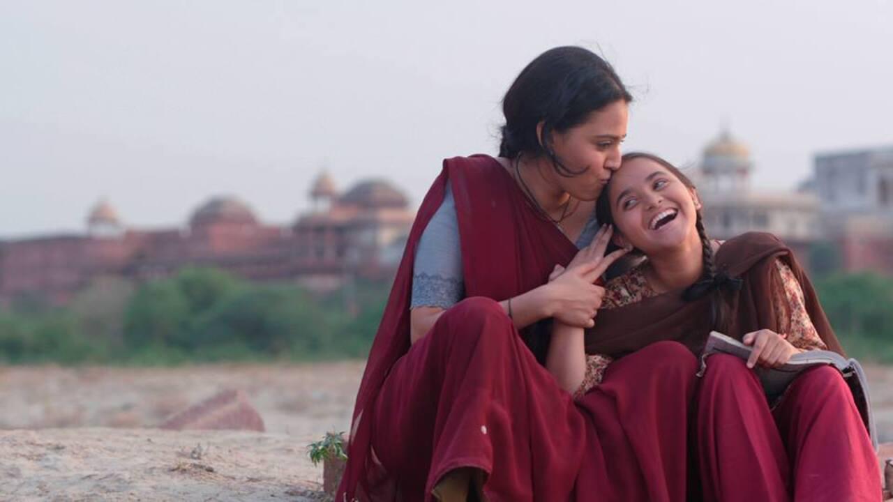 Nil Battey Sannata
Apeksha hates studying since she thinks it is a futile effort owing to their financial status. To solve this problem, her mother, Chanda, comes up with a unique strategy to motivate her daughter