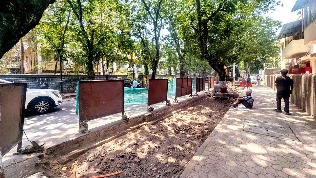 The stretch outside MT Agrawal Hospital in Mulund West. PIC/Rajendra B. Aklekar