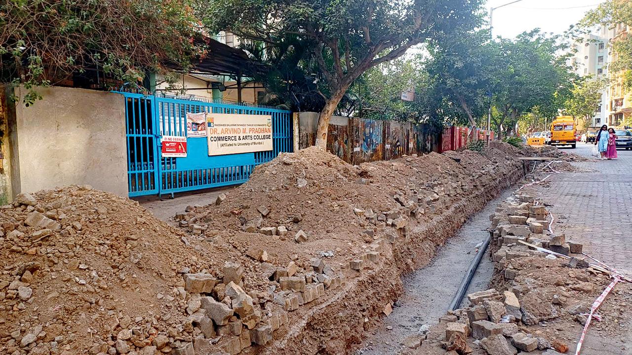 The road outside the Wamanrao Muranjan Madhymik and Uchhamadhyamik Vidyalaya in Mulund. PIC/RAJESH Gupta