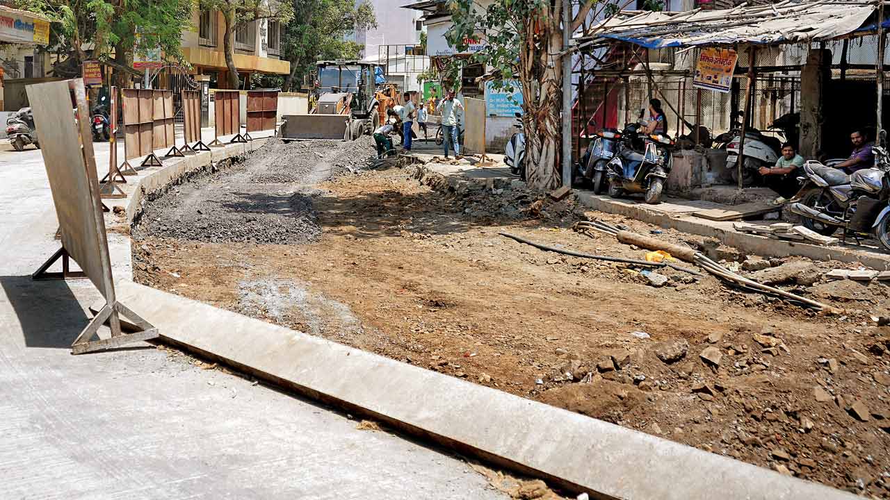 Barricades are haphazardly set up around a dug-up road at Eksar Road, Borivli West. PIC/DWEEP BANE