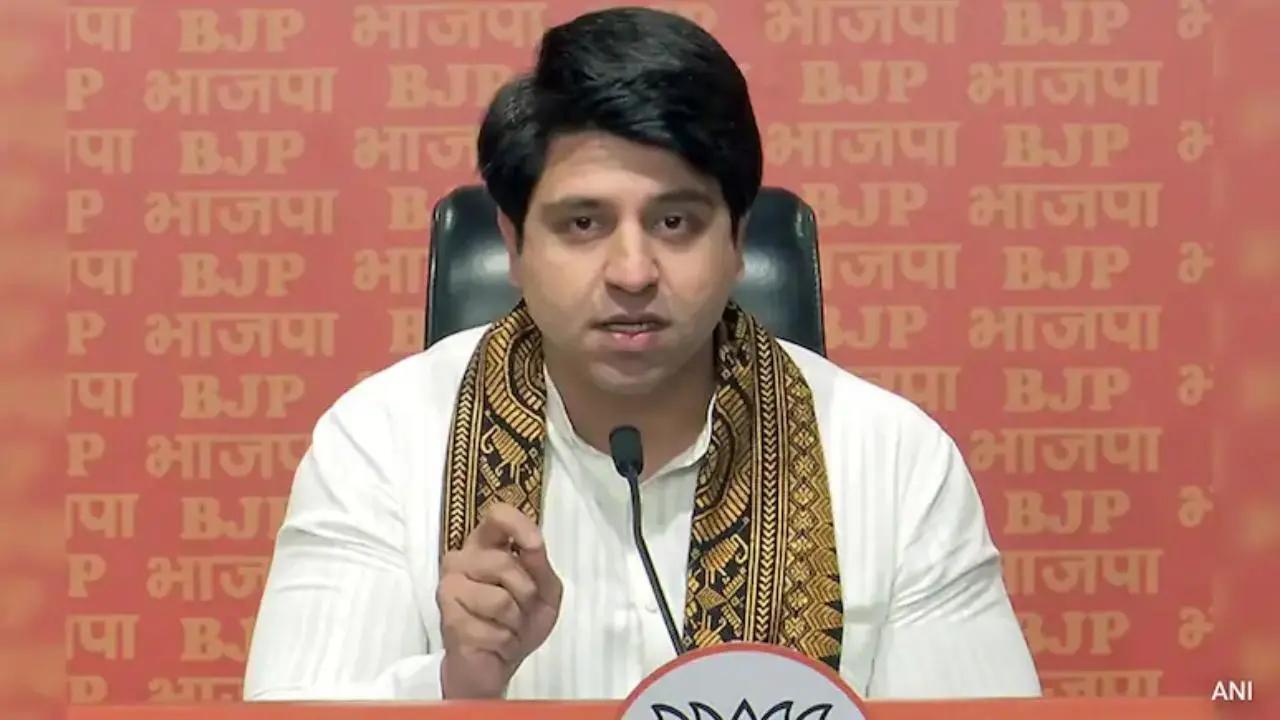 Uddhav Thackeray has left Balasaheb’s ideology for Rahul Gandhi’s politics, says Poonawalla
