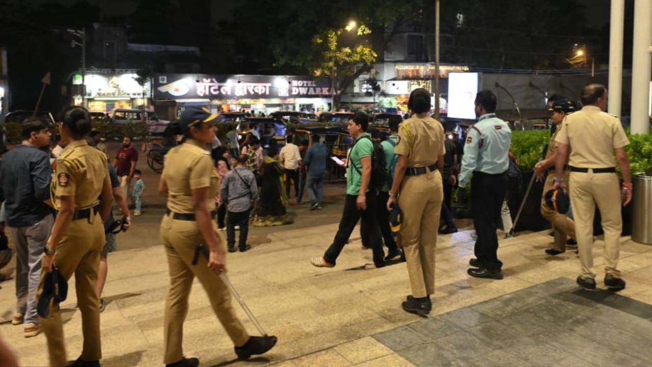 At least four fire engines and other fire brigade vehicles rushed to the spot and extinguished the blaze within 20 minutes
