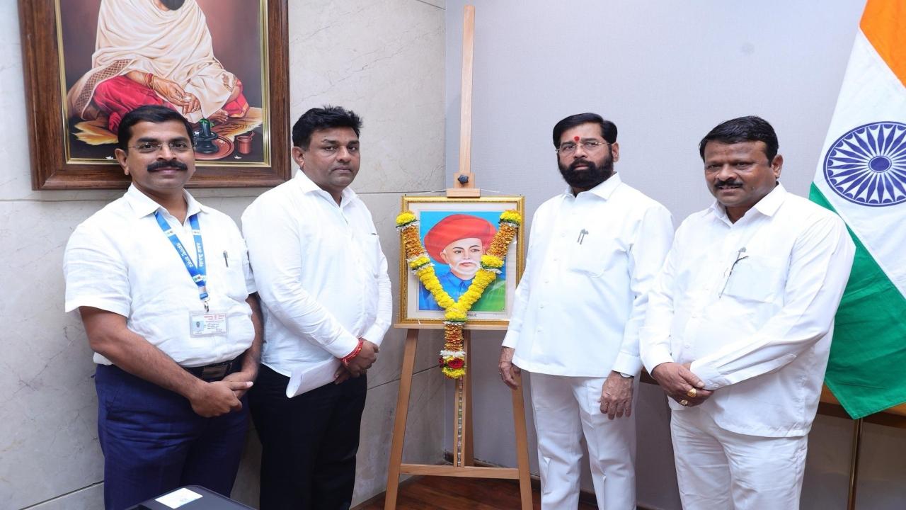 The Deputy CM was joined by legislators Murji Patel and Shantaram More in paying tributes to the social reformer 