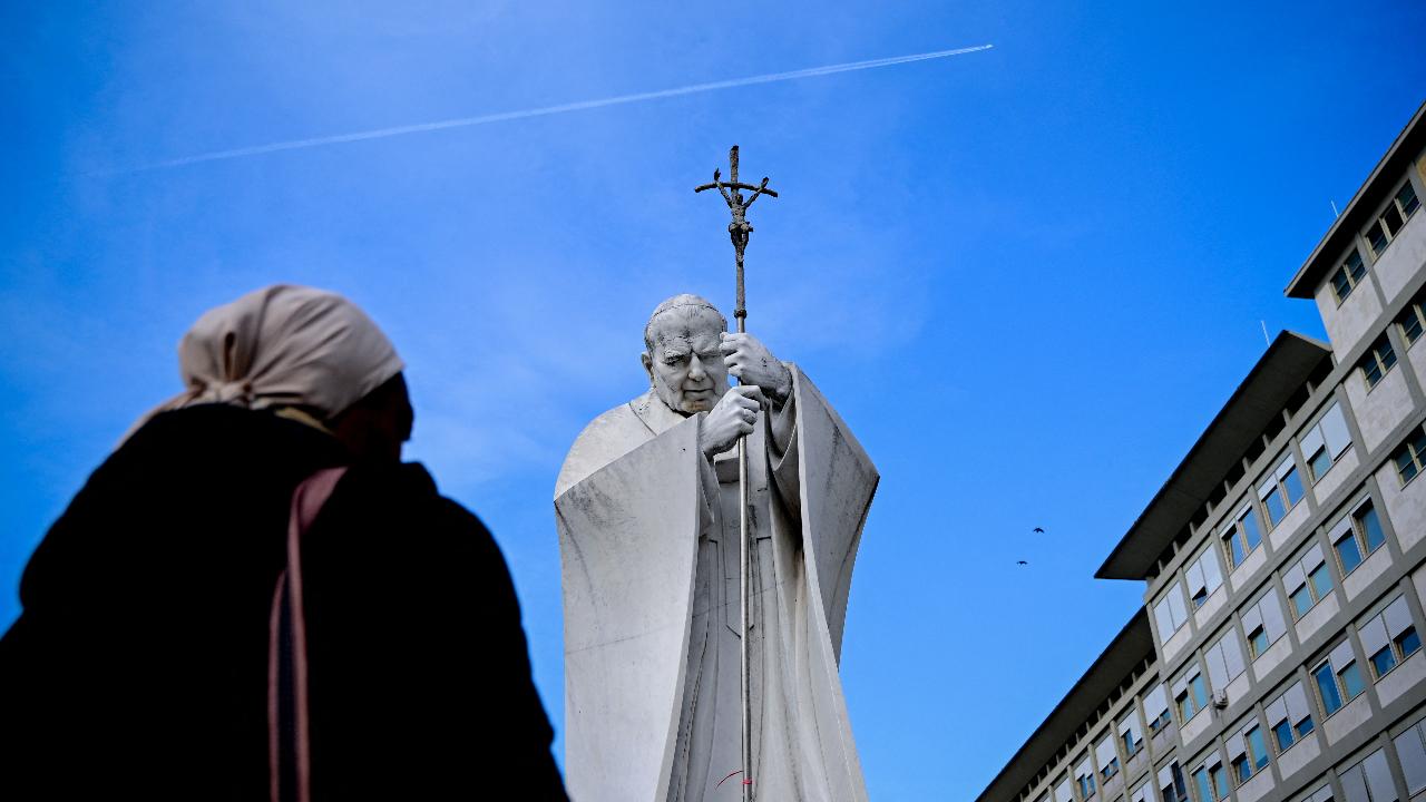 Pope John Paul IIEven Pope John Paul II, who was born as Karol Jozef Wojtyla, and was the head of the Roman Catholic church from 1978 till his death in 2005, was diagnosed with Parkinson’s Disease in 2001 before the Vatican announced it in 2003