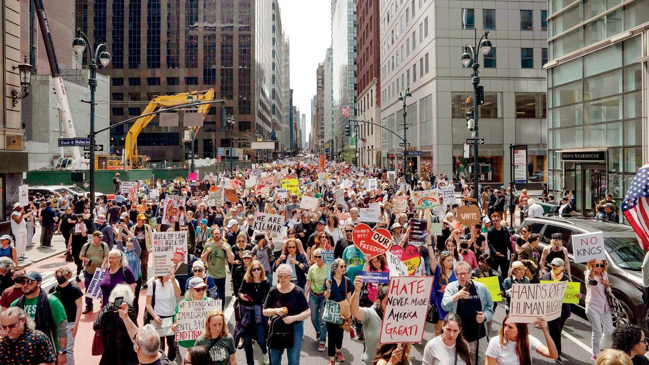 US: Anti-Trump protesters rally across country