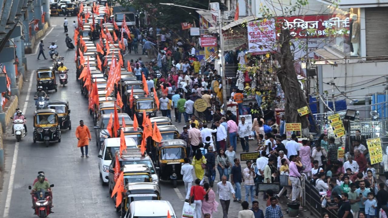 The procession was organised by the Antarrashtriya Hindu Parishad's North Mumbai wing 