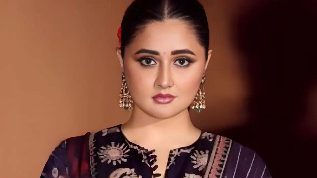 Rashami Desai lashes out at Urvashi Rautela for viral 'temple' remark