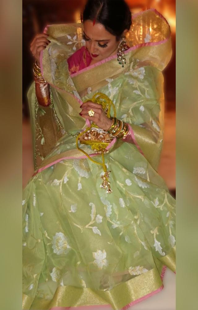 Fashion designer Manish Malhotra has shared yet another spellbinding moment featuring the evergreen Rekha