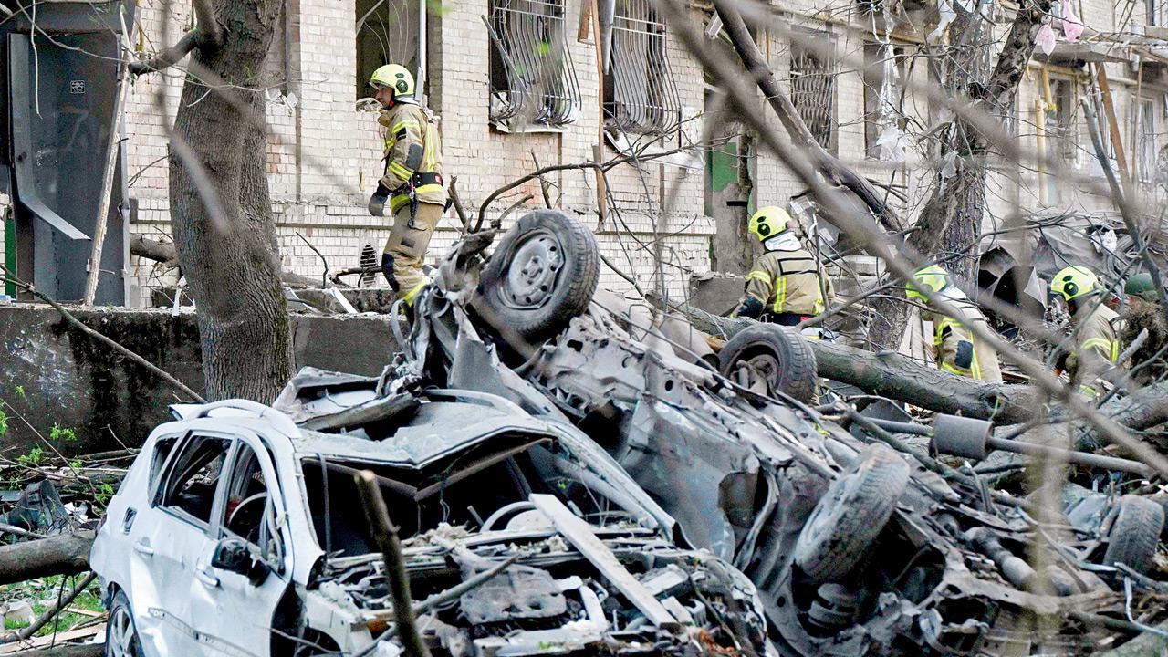 Russian strike on Ukraine kills nine overnight, injures dozens
